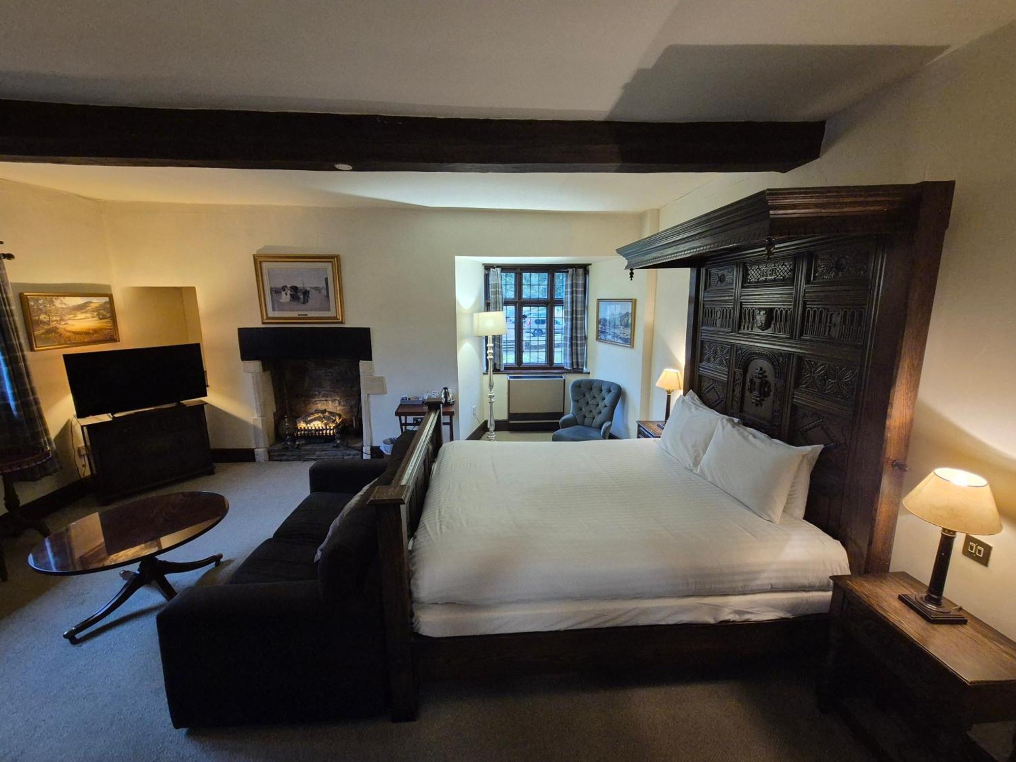Cwrt Bleddyn Hotel & Spa Аск Экстерьер фото