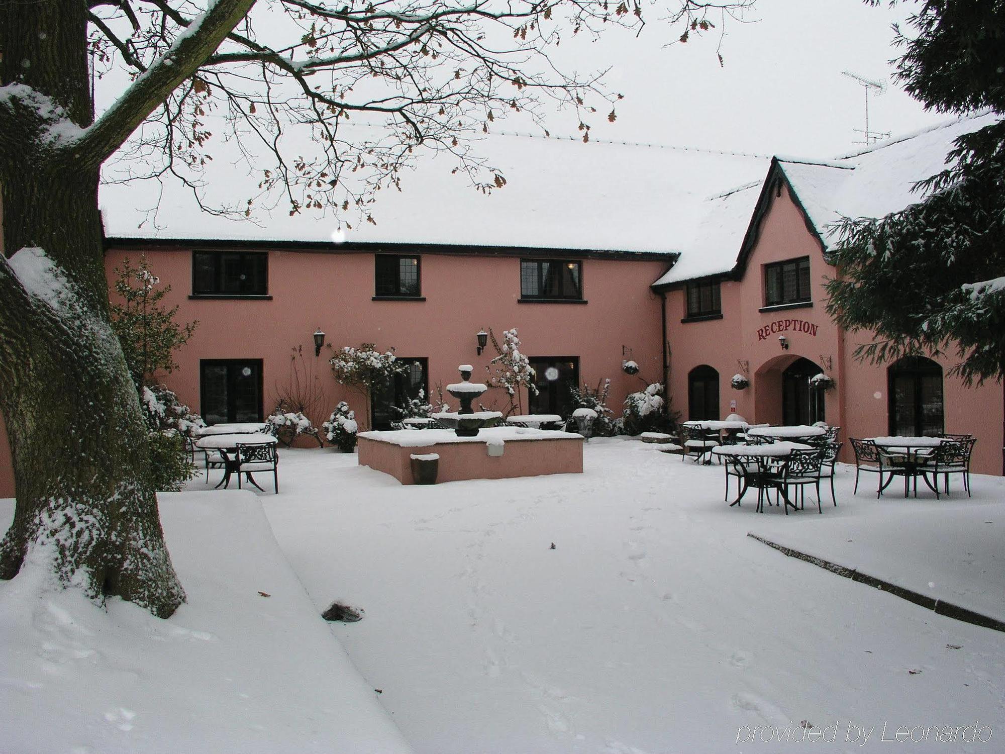 Cwrt Bleddyn Hotel & Spa Аск Экстерьер фото